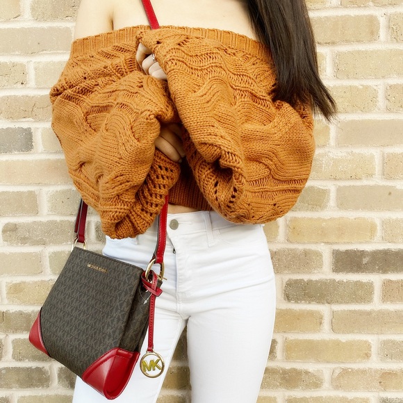 SALE‼️‼️👜💕-Michael Kors Large Crossbody wallet - Picture 3 of 8